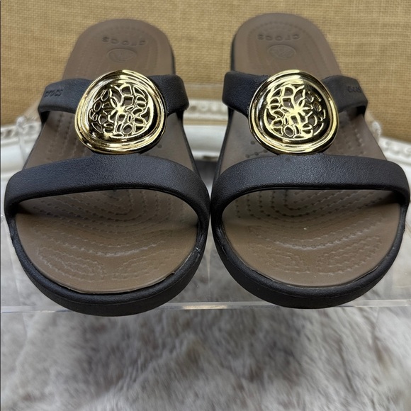 CROCS | Sanrah Slip On Hammered Teardrop 
Comfort Sandals, Size 5 - Picture 4 of 11